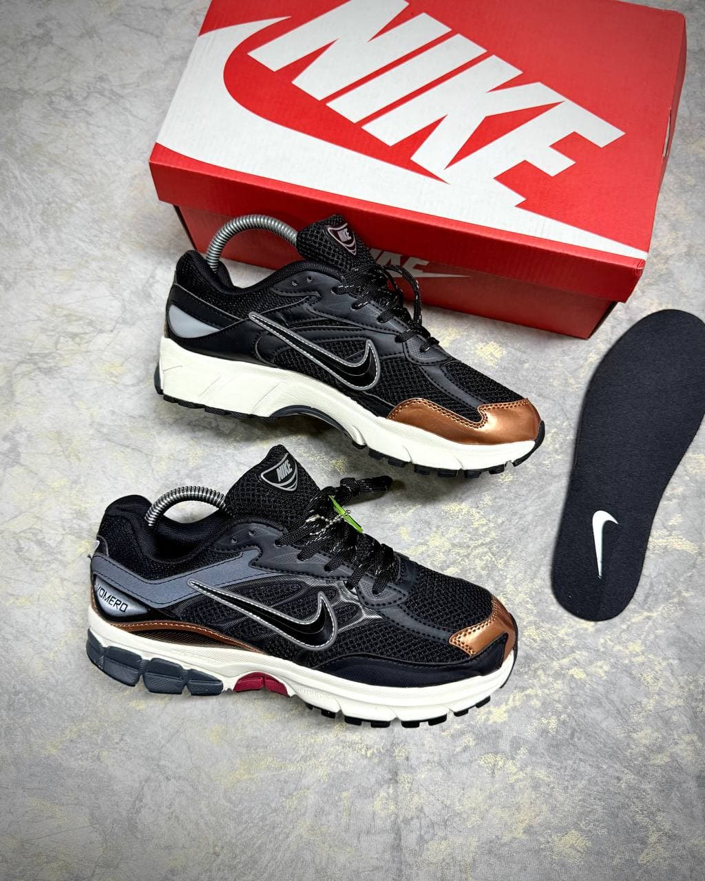NIKE