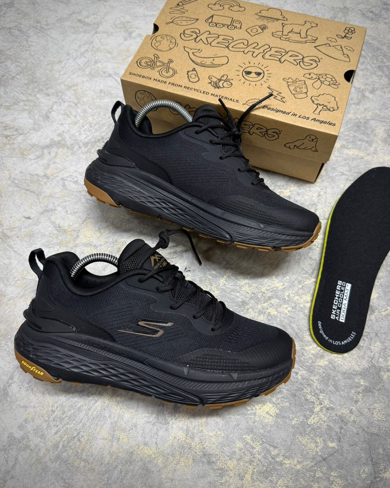 SKECHERS
