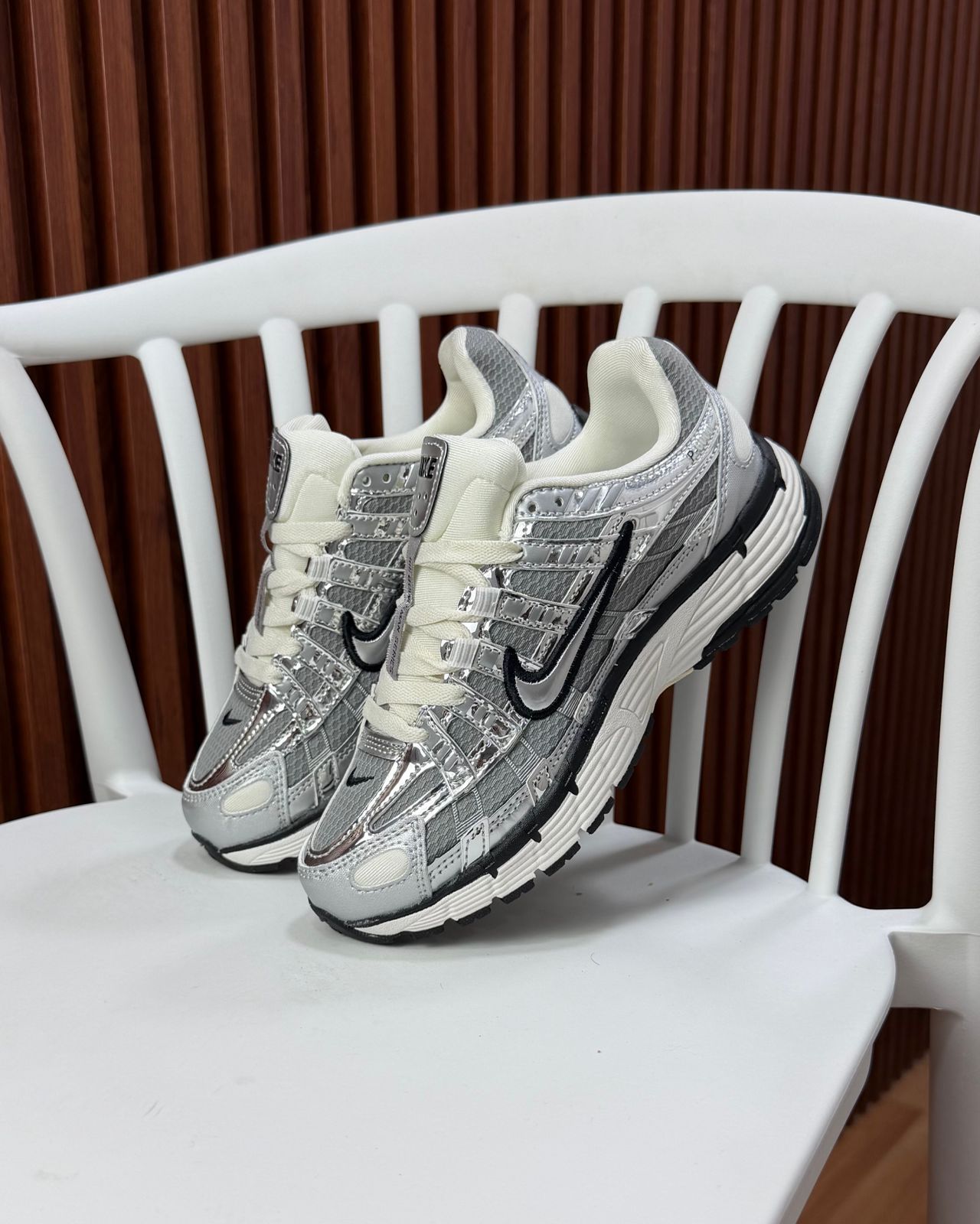 NIKE