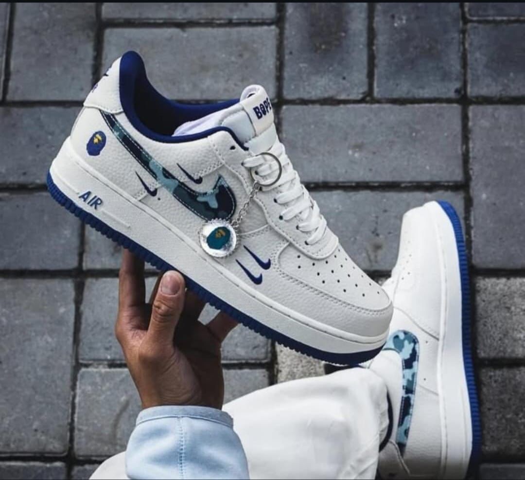 NIKE