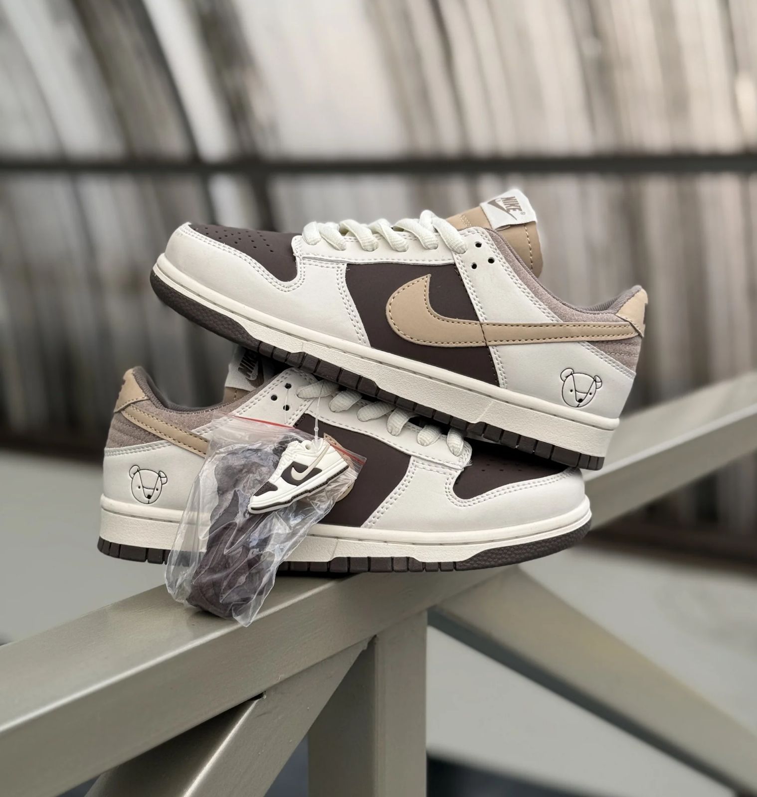 NIKE