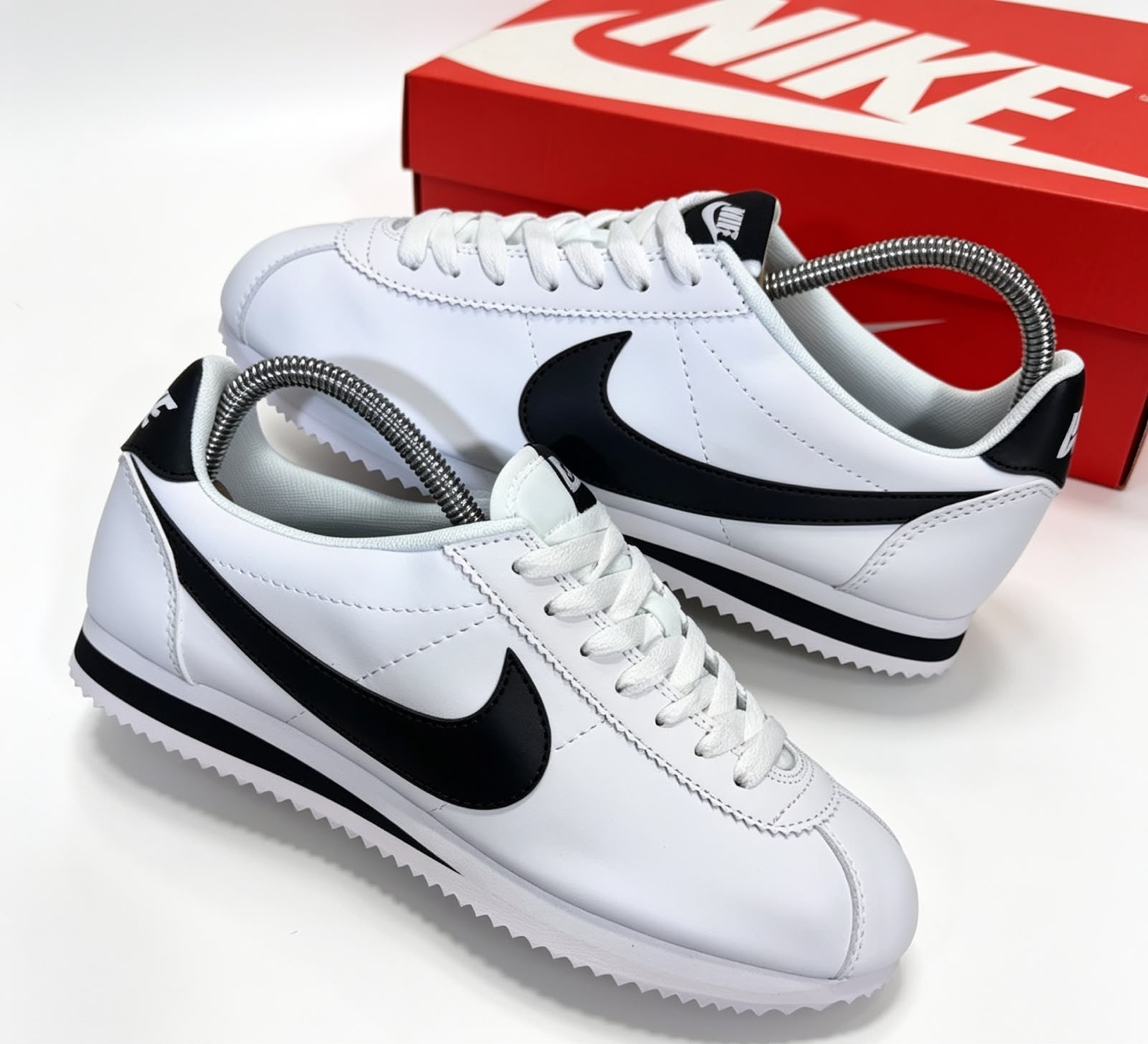 NIKE