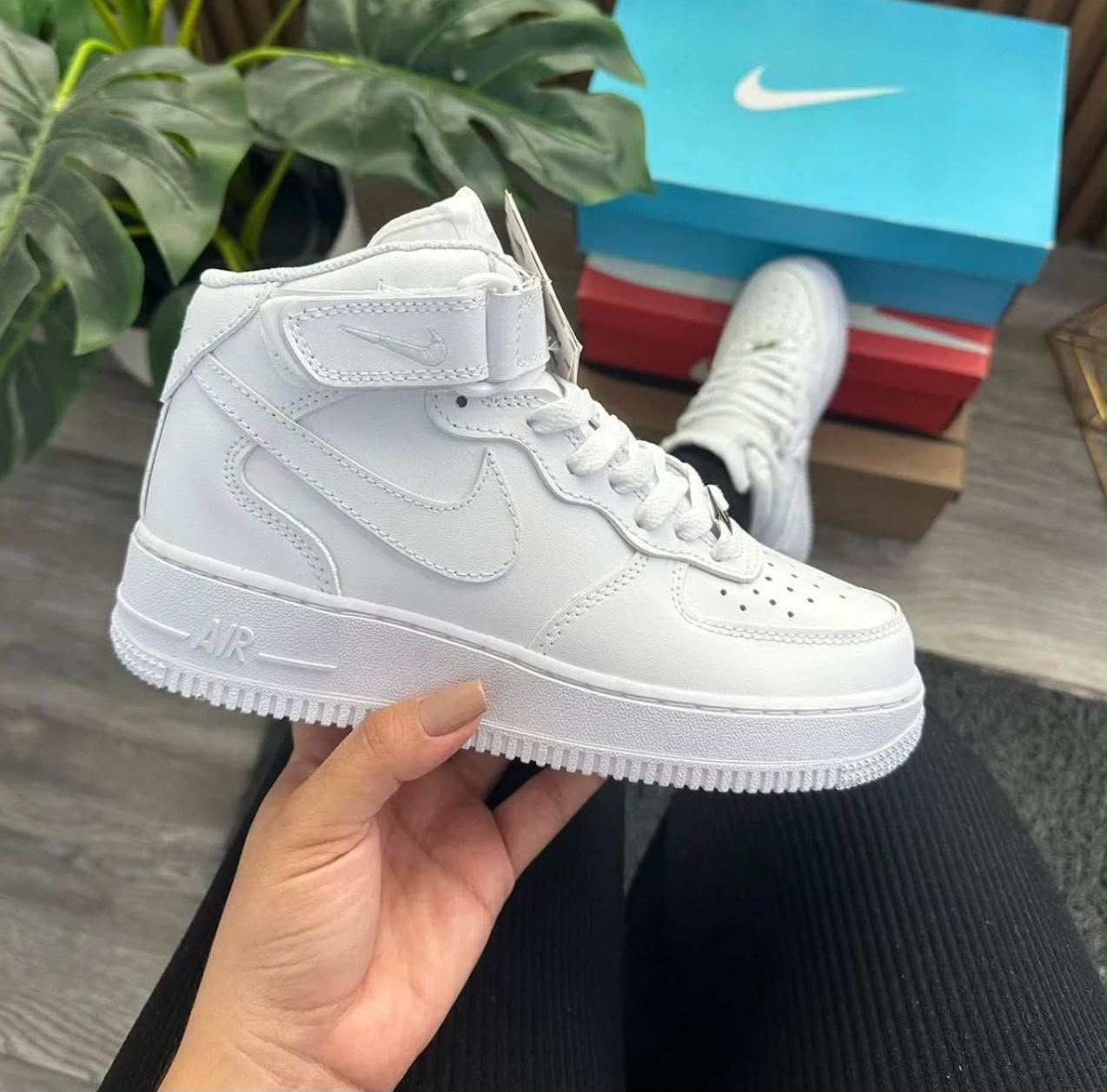 NIKE