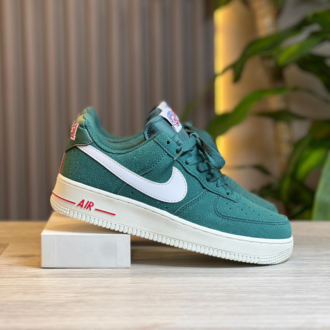 NIKE