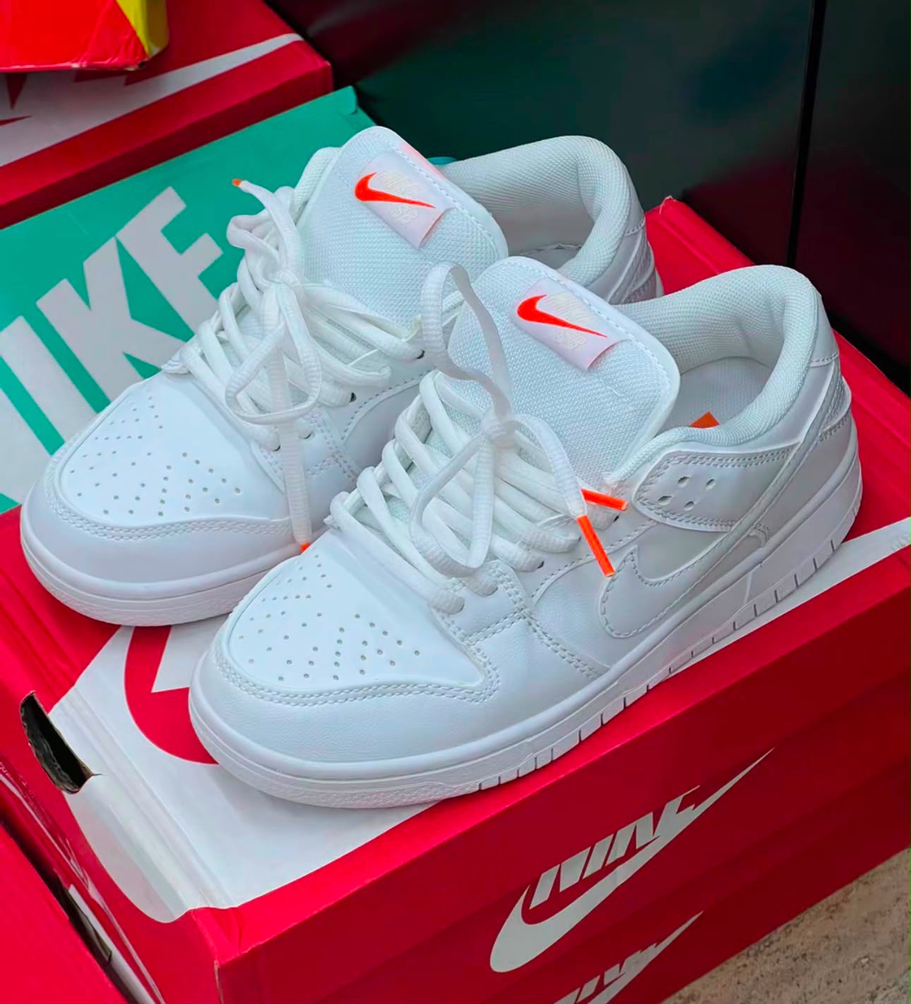 NIKE