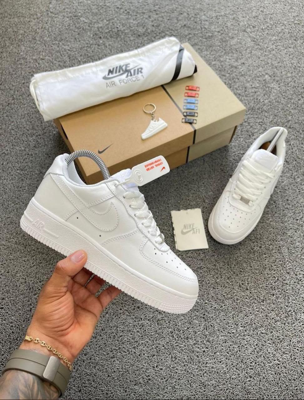 NIKE