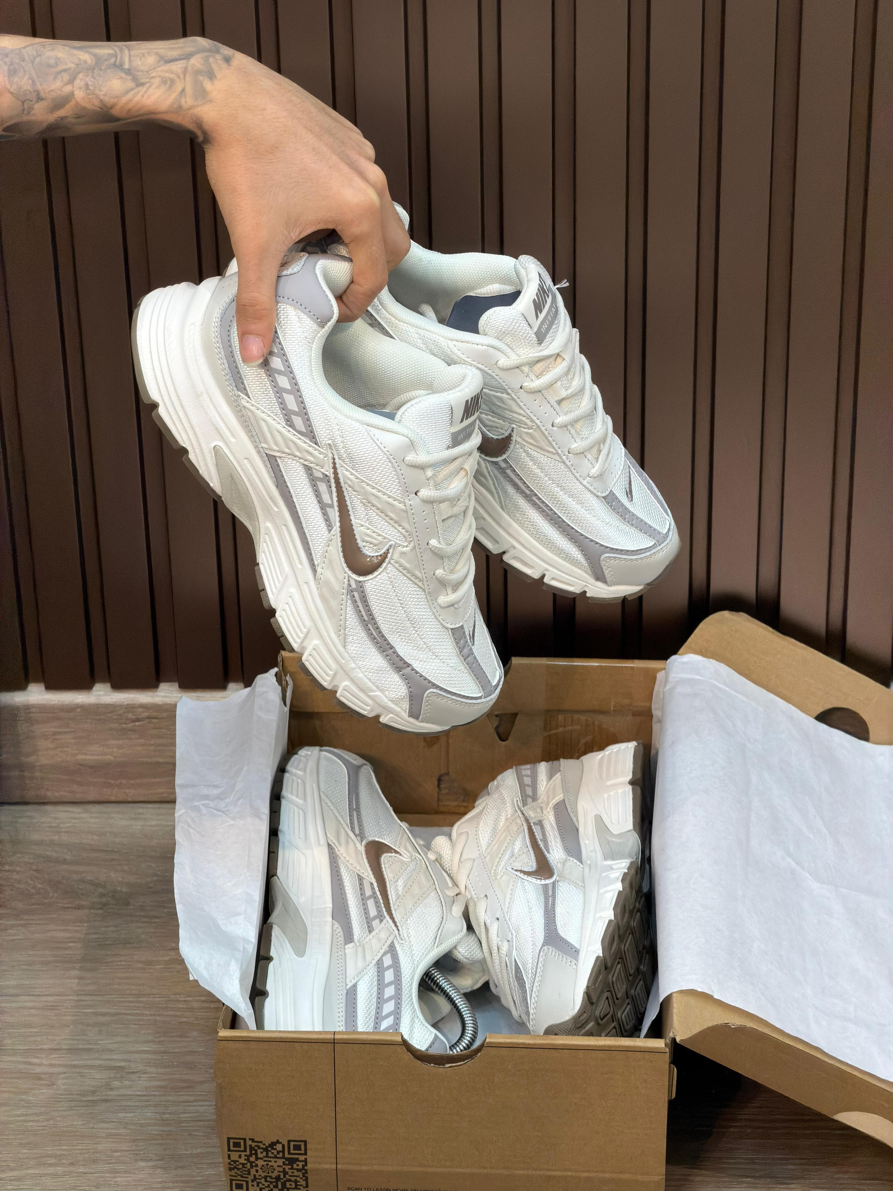 NIKE