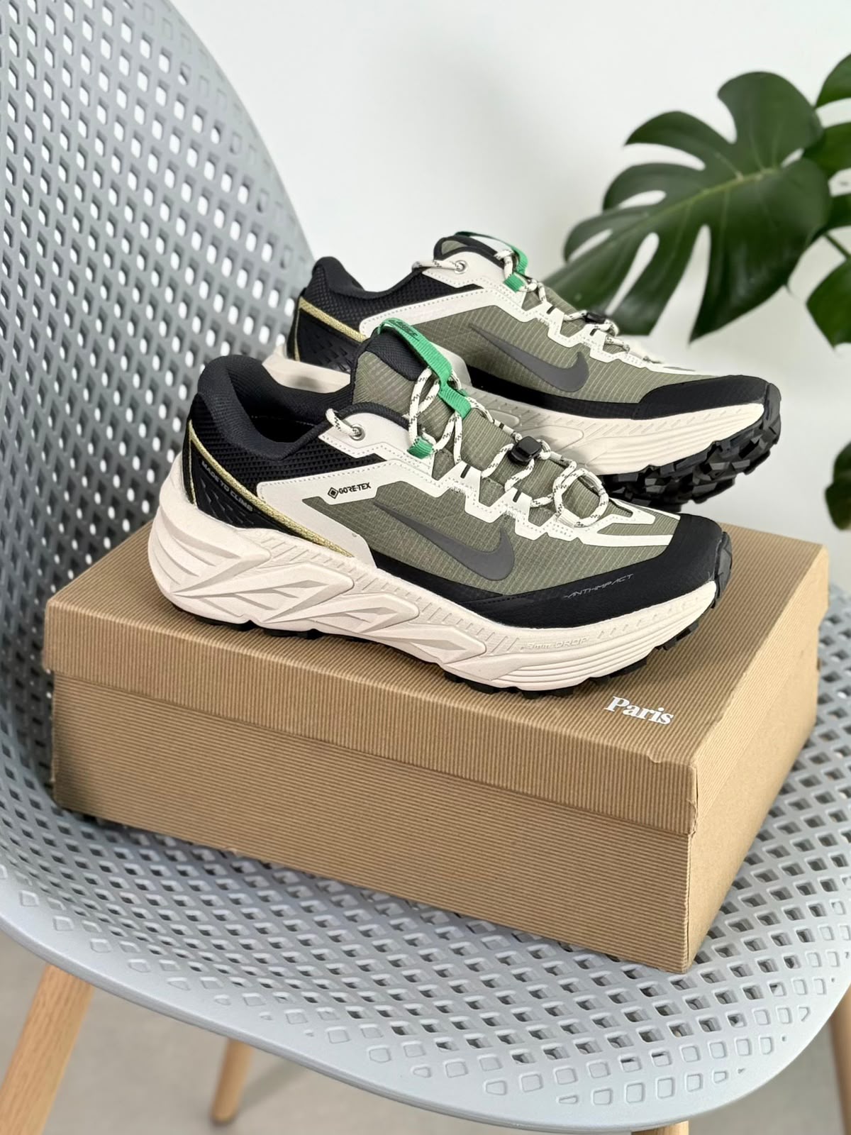 NIKE