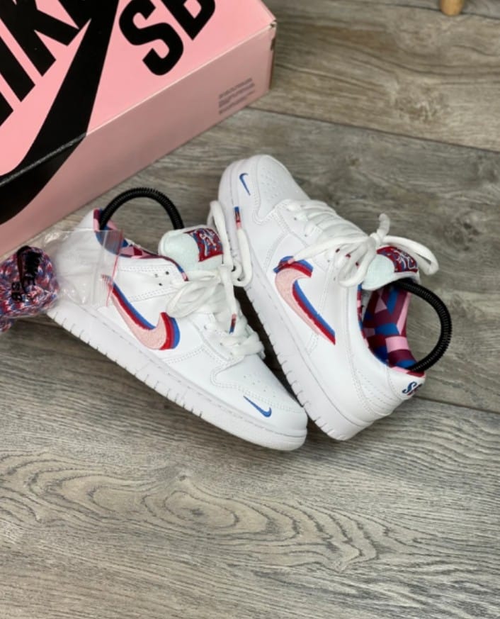 NIKE
